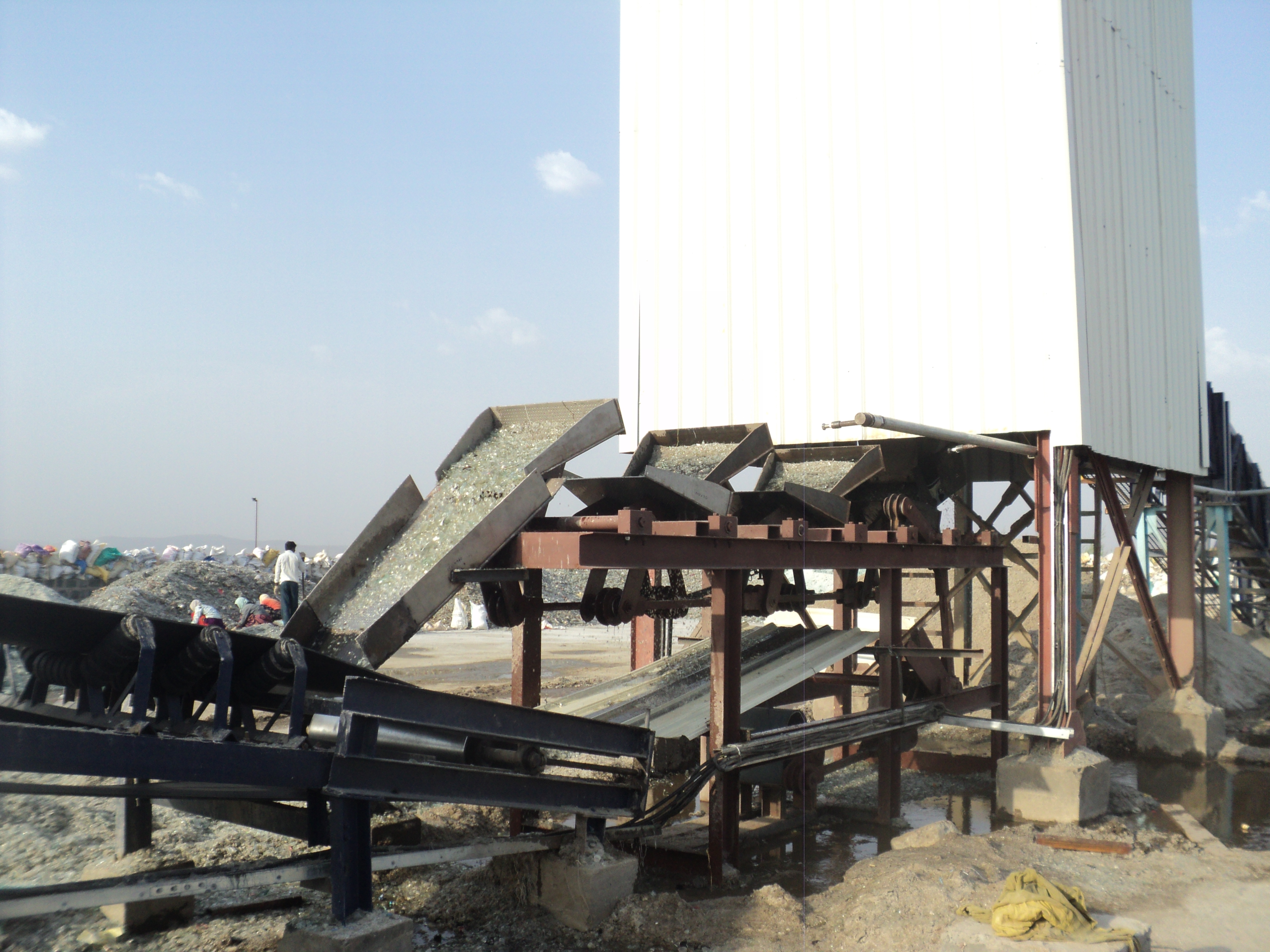 Contaminant removal used in Glass Recycling Plants
